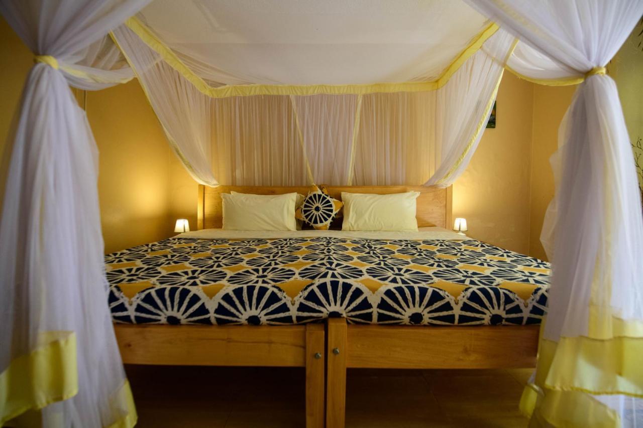 Cycad Entebbe Guest House Bagian luar foto