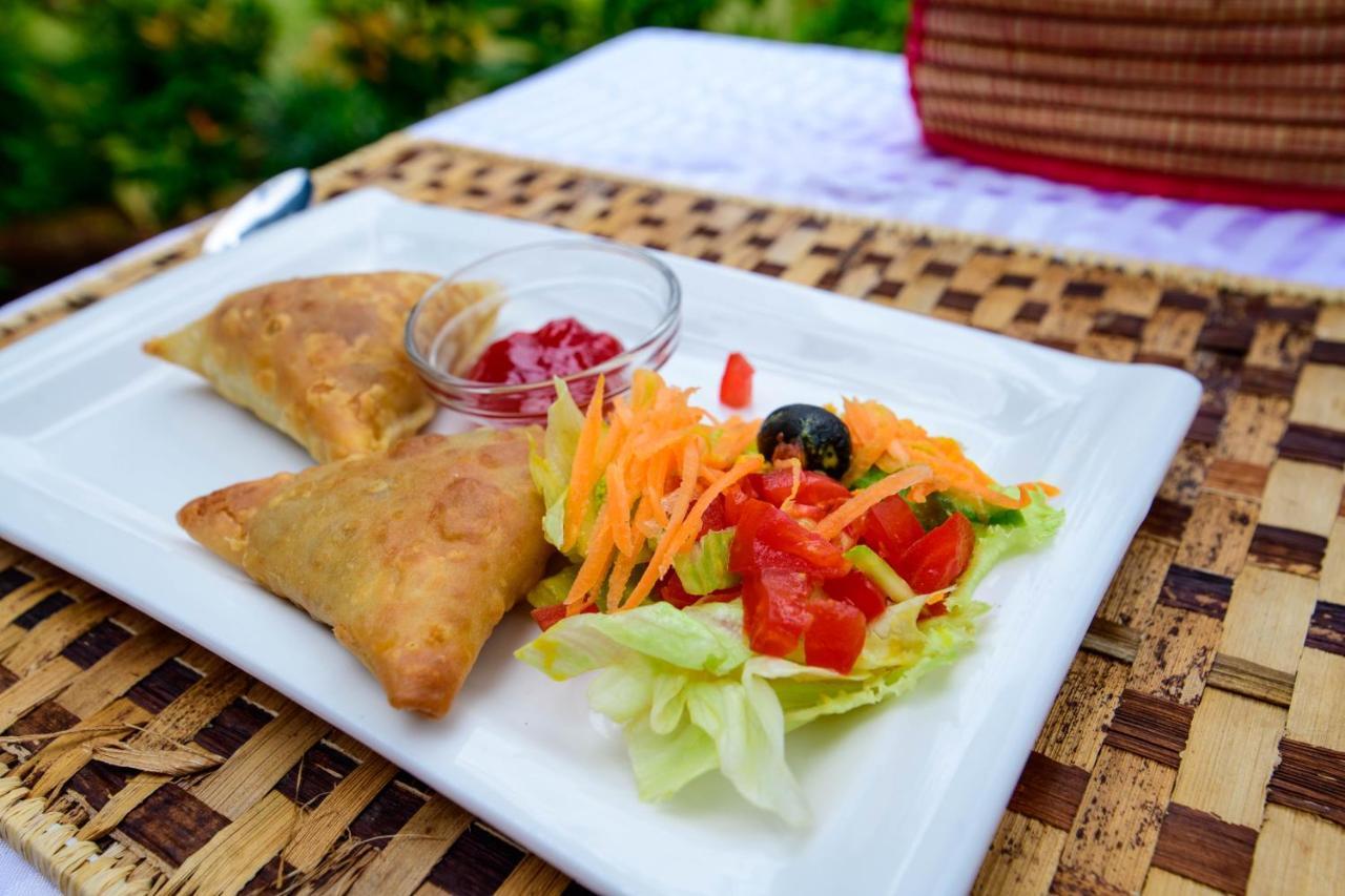 Cycad Entebbe Guest House Bagian luar foto