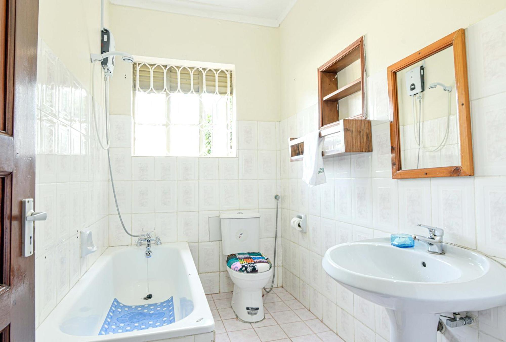 Cycad Entebbe Guest House Bagian luar foto